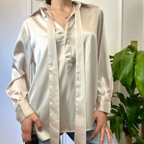 Banana Republic Silky Ivory Long Sleeve Blouse  🤍 - Picture 6 of 8